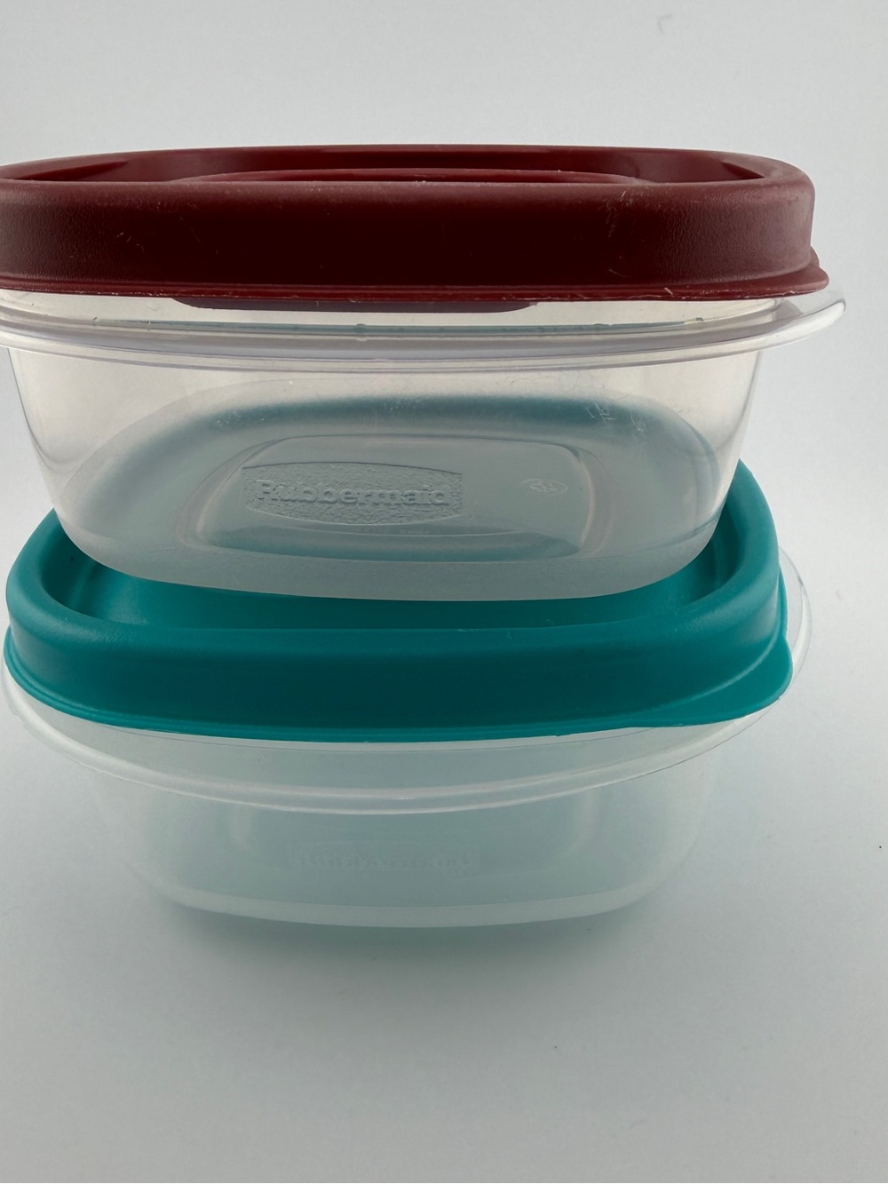 2 Rubbermaid 7J57 2 Cup FOOD STORAGE CONTAINERS w Aqua & Red Snap-on Lids